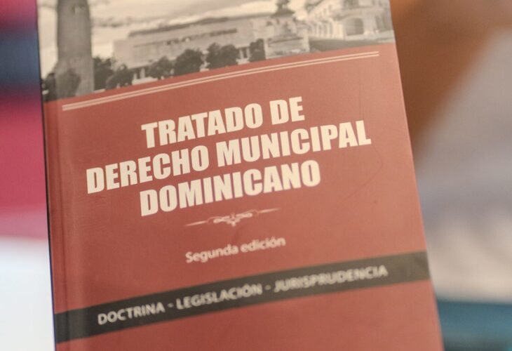 presentan en la liga municipal la obra tratado de derecho municipal dominicano