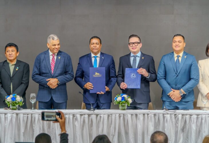 El acuerdo fue rubricado por el presidente de la LMD, Víctor D'Aza, y el presidente del Parlacen, Carlos René Hernández Castillo, diputado por la República de El Salvador.