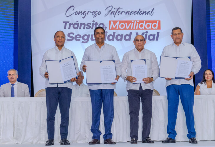 En el marco de la celebración del Congreso internacional “Tránsito, Movilidad y Seguridad Vial”, la Liga Municipal Dominicana (LMD), el Instituto Nacional de Tránsito y Transporte Terrestre (INTRANT), el Instituto de Formación Técnico Profesional (INFOTEP) y la Federación Dominicana de Municipios (FEDOMU), suscribieron un Compromiso por la Seguridad Vial en los Municipios, que contiene el conjunto de acciones a impulsar a nivel territorial para contribuir al logro de las metas establecidas en el Pacto Nacional por la Seguridad Vial, liderado por el presidente de la República, Luis Abinader.
