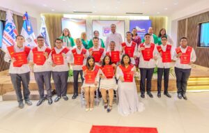 Santo Domingo. - La Liga Municipal Dominicana (LMD) acogió la celebración de la graduación de secundaria de jóvenes con Necesidades Específicas de Apoyo Educativo (NEAE) del CIES Montessori, quienes realizaron una pasantía de 60 horas en la institución, como parte de las acciones de inclusión laboral que promueve la entidad.