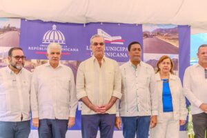 residente Abinader inaugura proyectos de asfaltado ejecutados por la Liga Municipal Dominicana (LMD) en Constanza
