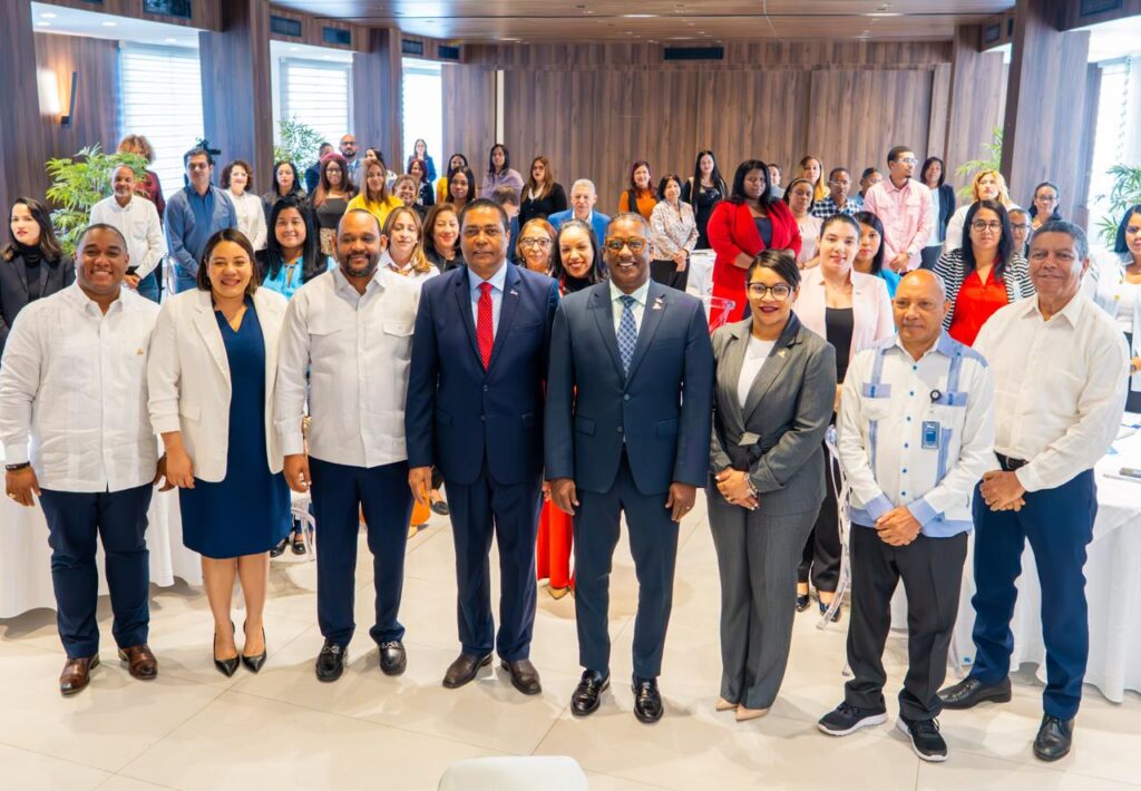 El primer taller de inducción de formación en seguridad y salud laboral se realizó con la Región Ozama en el salón Pedro Reynoso de la LMD