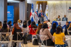 Víctor D'Aza presidente de la LMD da inicio al taller reiterando la importancia de este acuerdo con IDOPPRIL