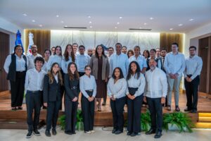 La Liga Municipal Dominicana (LMD)otorgó becas para diplomados en formación municipal beneficiando a estudiantes de la carrera de Derecho ()