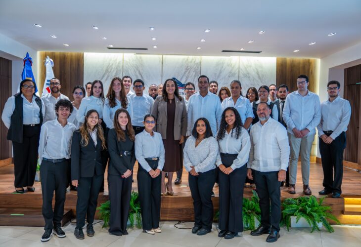 La Liga Municipal Dominicana (LMD)otorgó becas para diplomados en formación municipal beneficiando a estudiantes de la carrera de Derecho ()