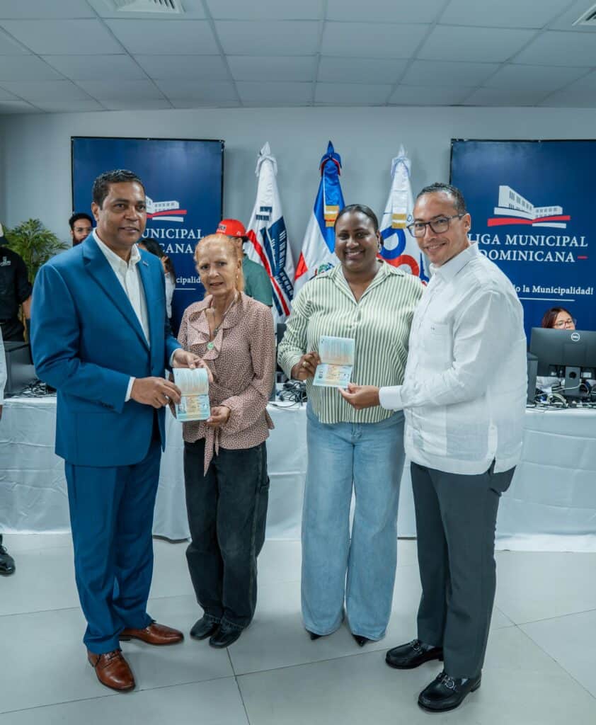 Liga Municipal Dominicana y Dirección de Pasaportes coordinan jornada emisión pasaporte electrónico para autoridades municipales ()